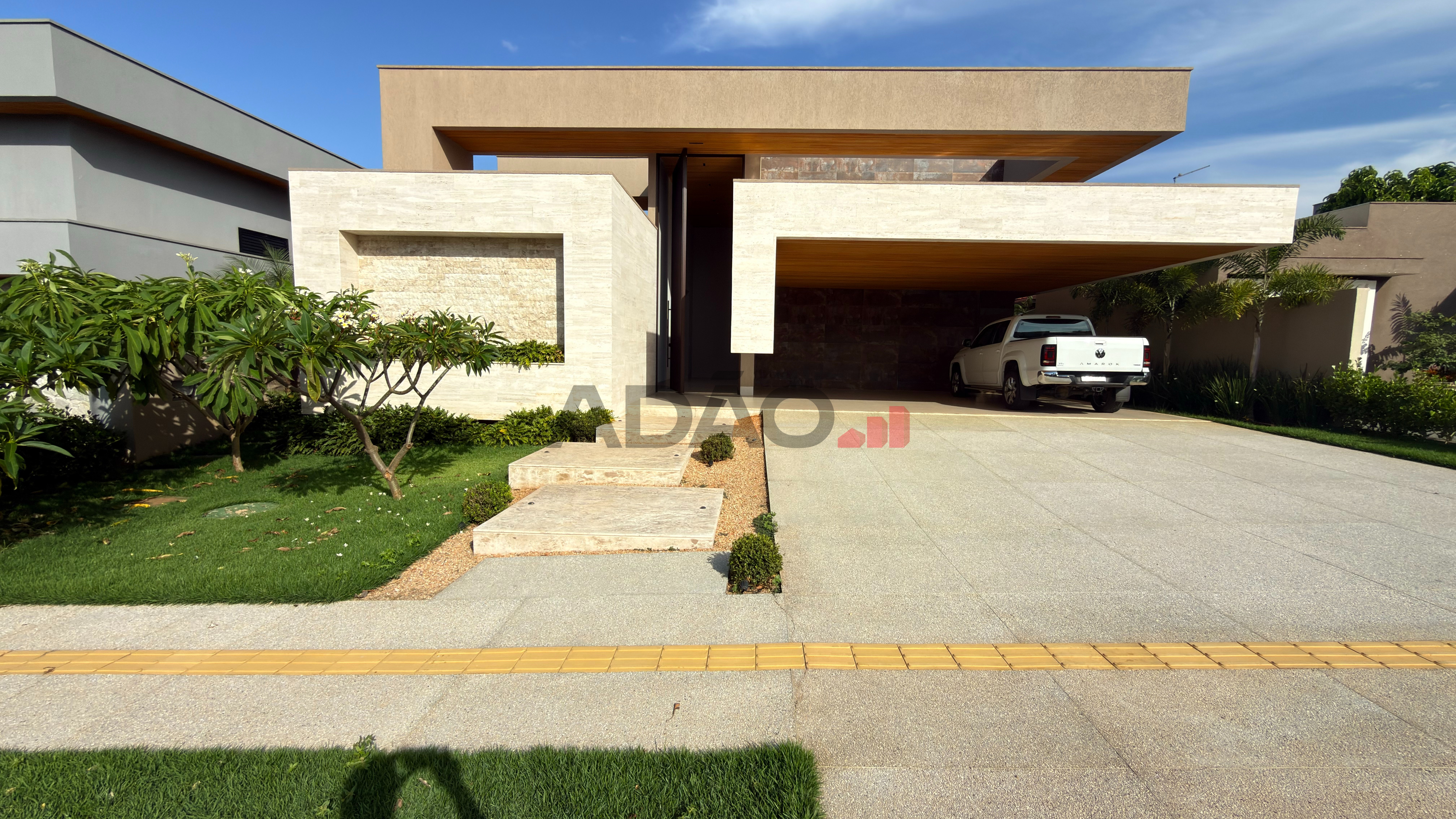 Fachada do Casa Térrea no Jardins Milão | 351 m², 4 Suítes e Piscina Aquecida